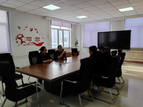 扎賚諾爾區(qū)就業(yè)服務(wù)中心企業(yè)咨詢覓良策 政企攜手促發(fā)展